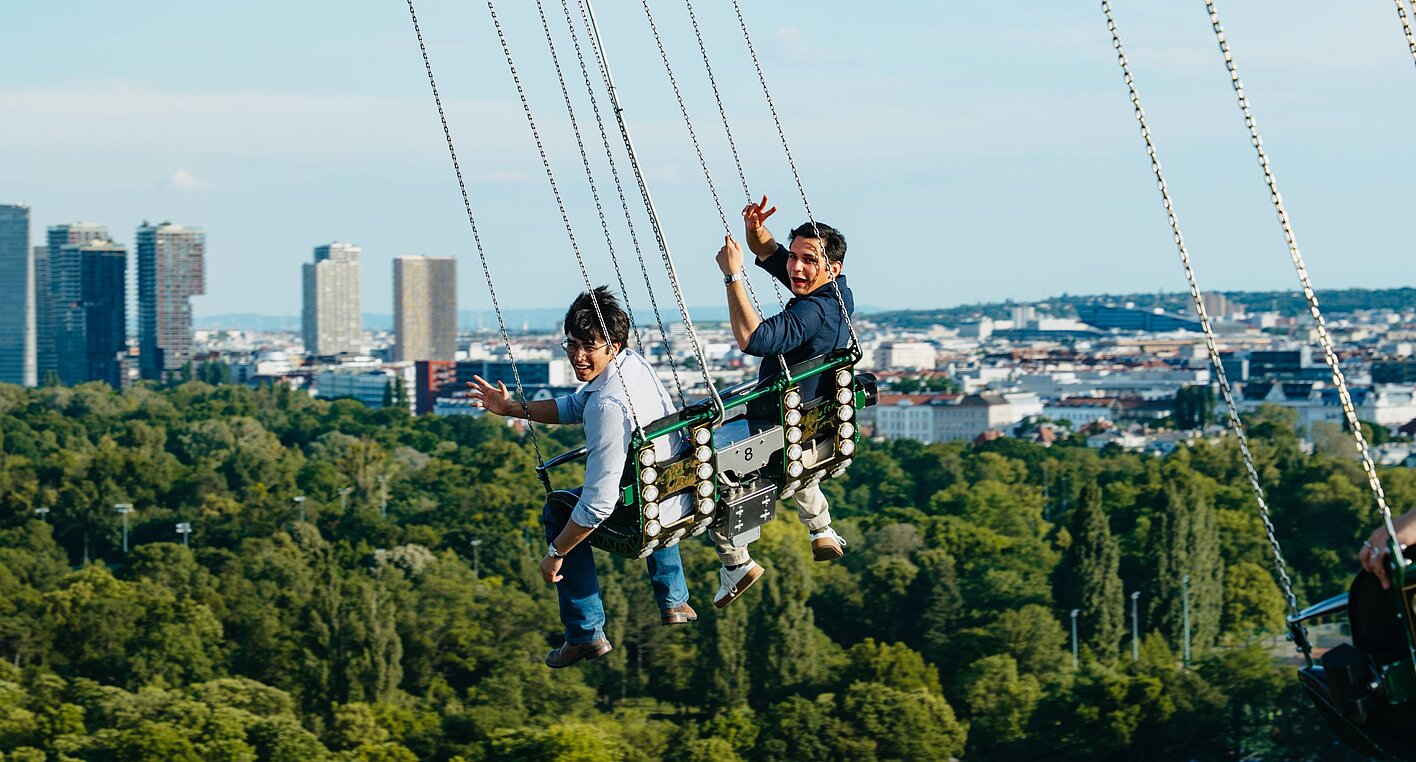 Das Kettenkarussel "Prater Turm" zeigte den mexikanischen Besucher:innen Wien aus einer Höhe von 117 Metern.