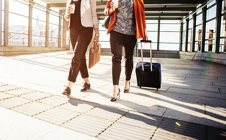 central-location-oesterreich-ladies-with-trolleys-at-the-airport