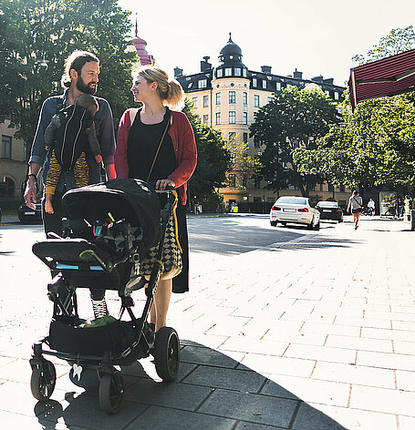 Familie mit Kinderwagen