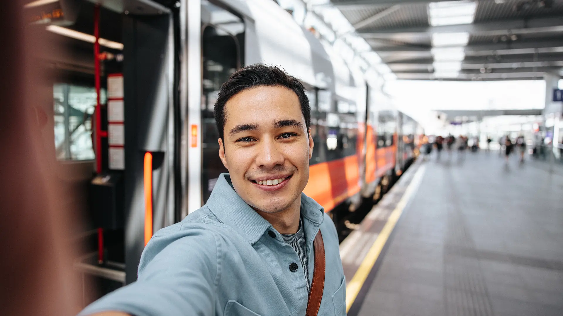 Person at Bahnhof