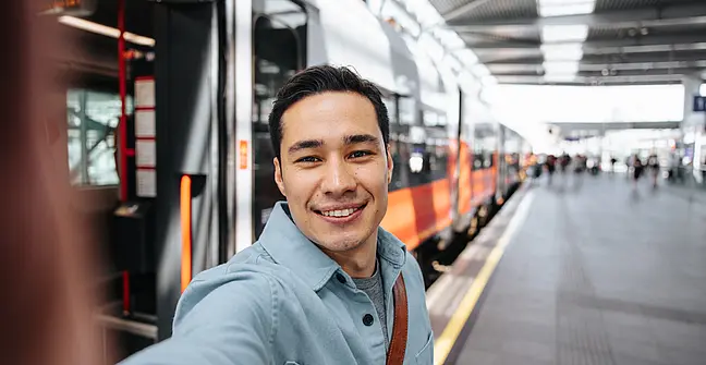 Person at Bahnhof